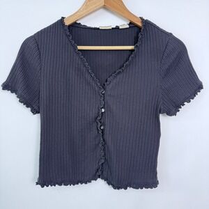 Levis Ribbed Ruffle Baby Tee Womens M Dark Gray Cropped Short Sleeve Button Up